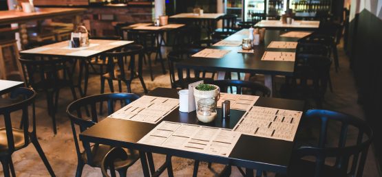 Jedno urządzenie zamiast trzech – ABS POS rewolucjonizuje obsługę zamówień w gastronomii