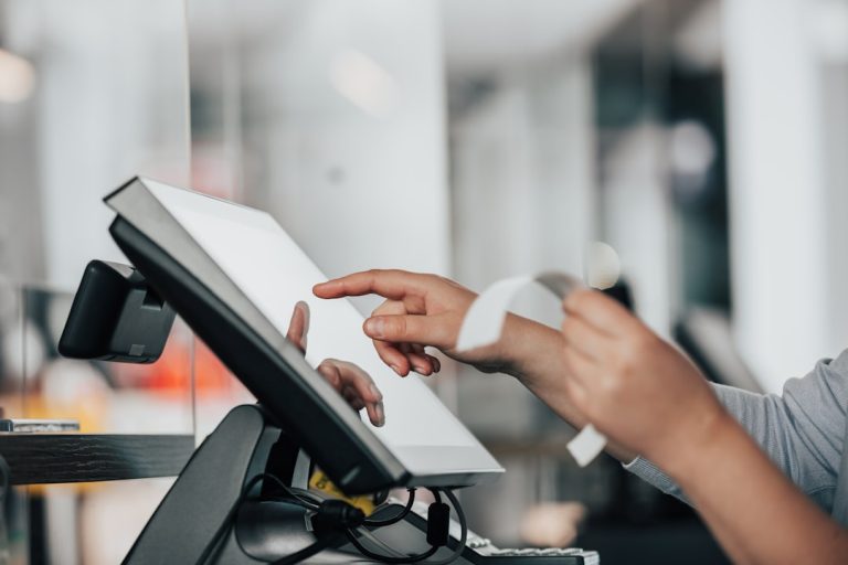 Integracja Polcard z ABS POS – terminal i SoftPOS w jednym obiegu sprzedaży